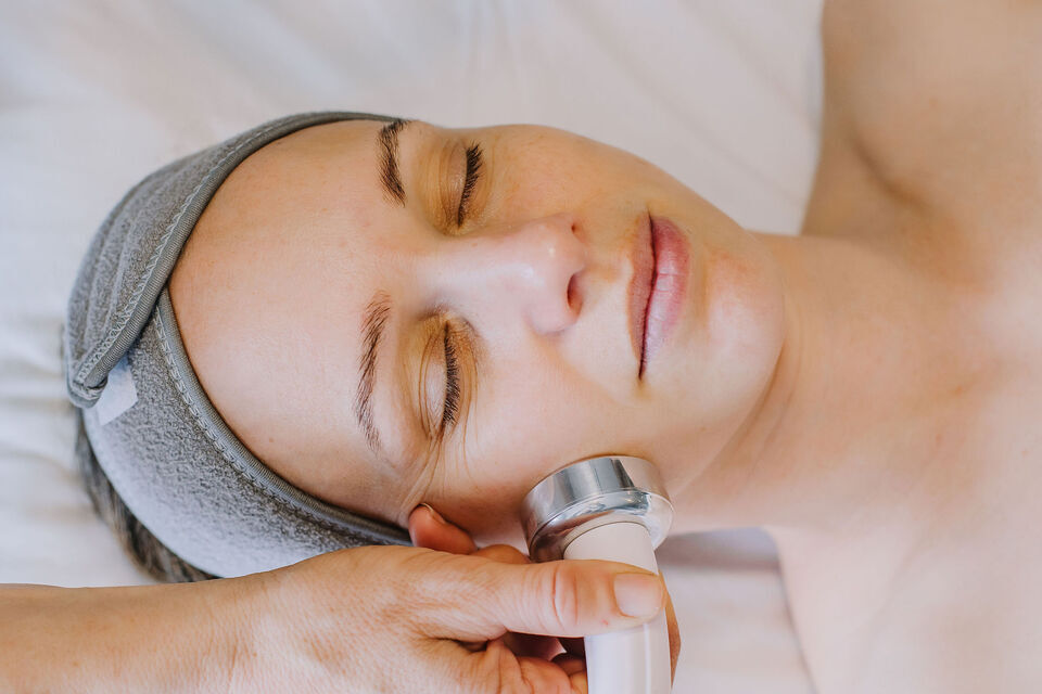 Sonophoresis infusion treatment at Evolve Skin Clinic
